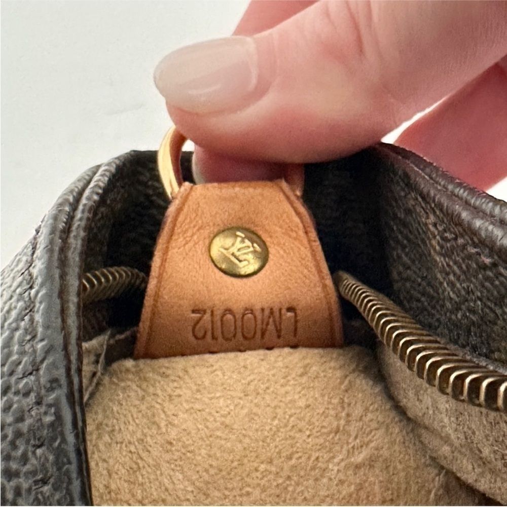 ✅AUTHENTIC✅LOUIS VUITTON LOOPING GM - Picture 14 of 15